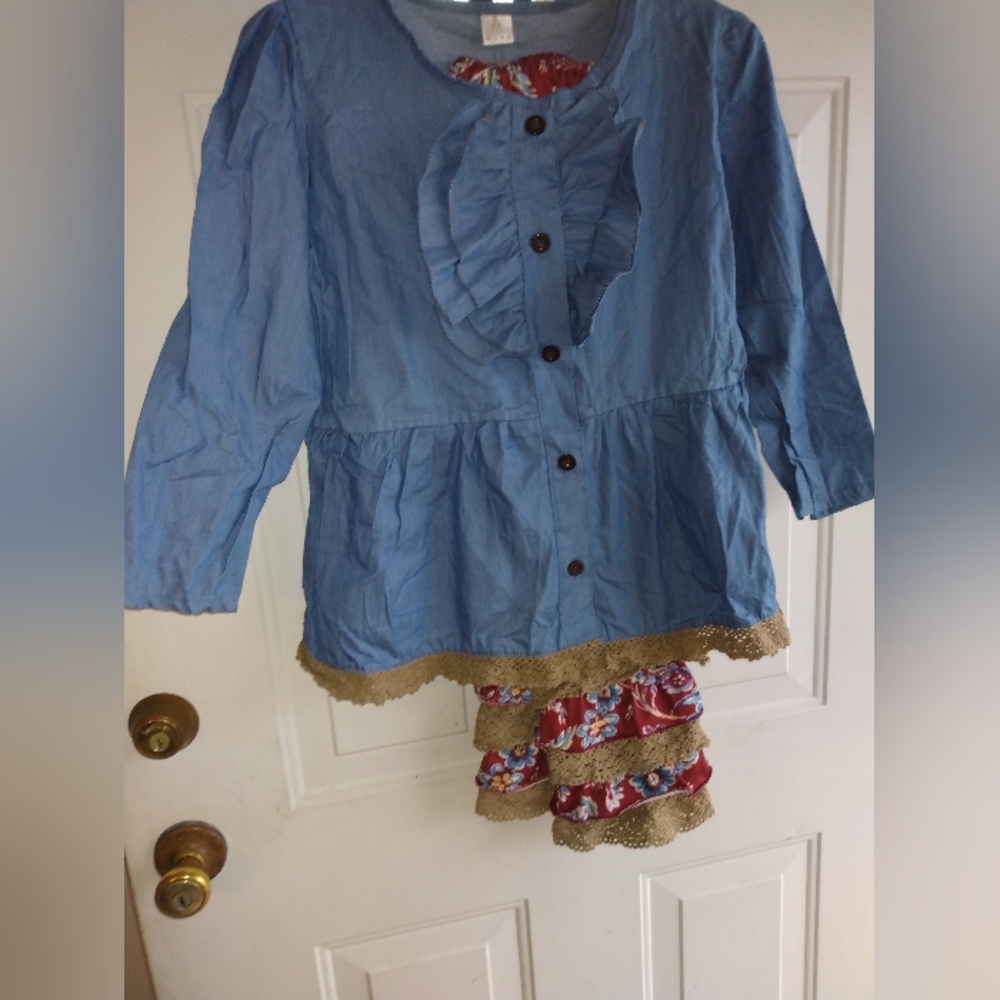 Girls Ruffle & Floral Outfit With A Button Down Blouse. SZ 8T-9T